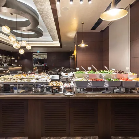 Grand Harilton מלון 5*