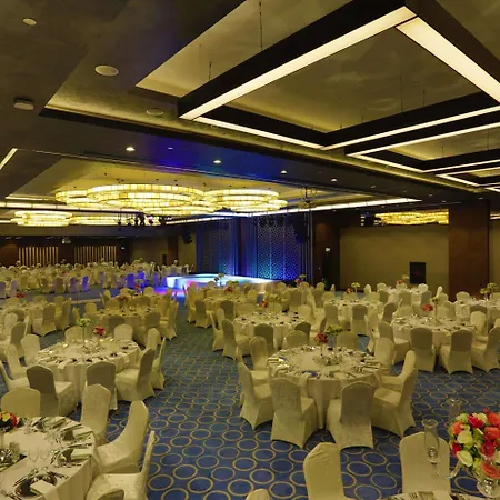 Grand Harilton מלון 5*