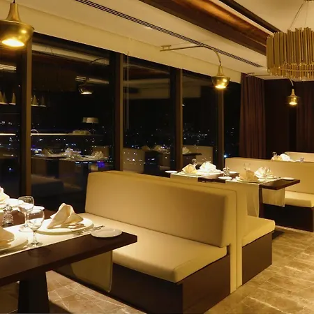 Grand Harilton מלון 5*